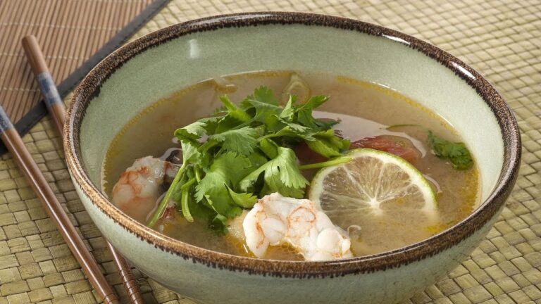 ¡Disfruta de una deliciosa sopa de pescado al estilo tailandés hoy mismo!