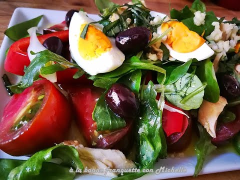 Descubre la exquisita Salade Niçoise, un sabor de Francia en tu plato.